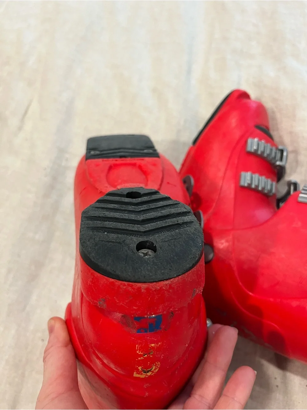 Salomon 20.0 Red Kids Ski Boots with Silver Buckle, 247 mm